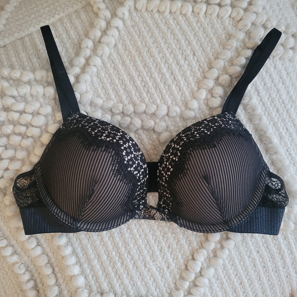 Victoria's Secret Bombshell Add A Cup Push Up Black Lace Underwire Bra 32B
